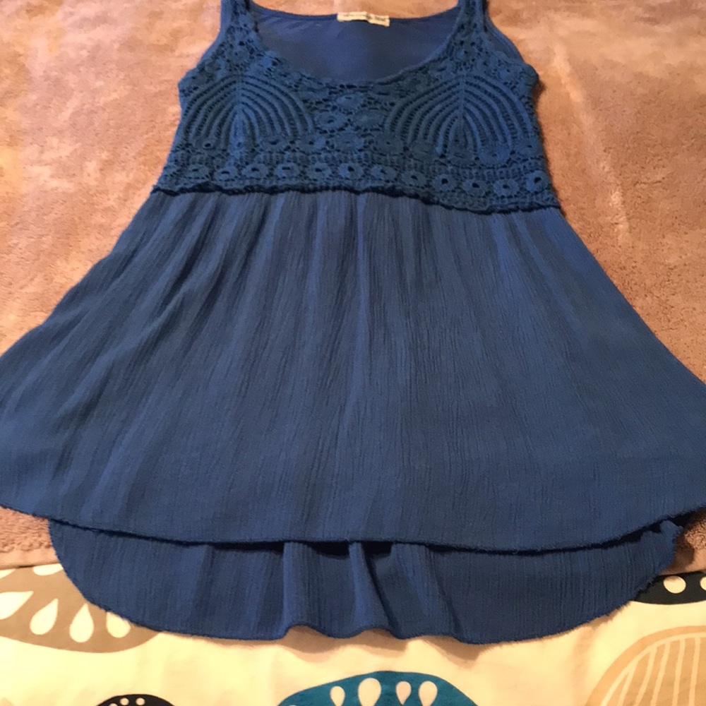 New Collection Woman’s Crochet sleeveless top. Size Small.